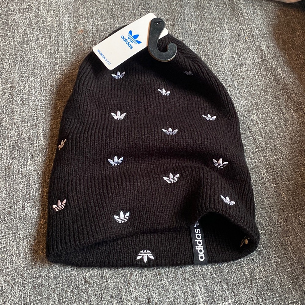 Selling A brand new Adidas cotton beanie for street/winter lightweight unisex.